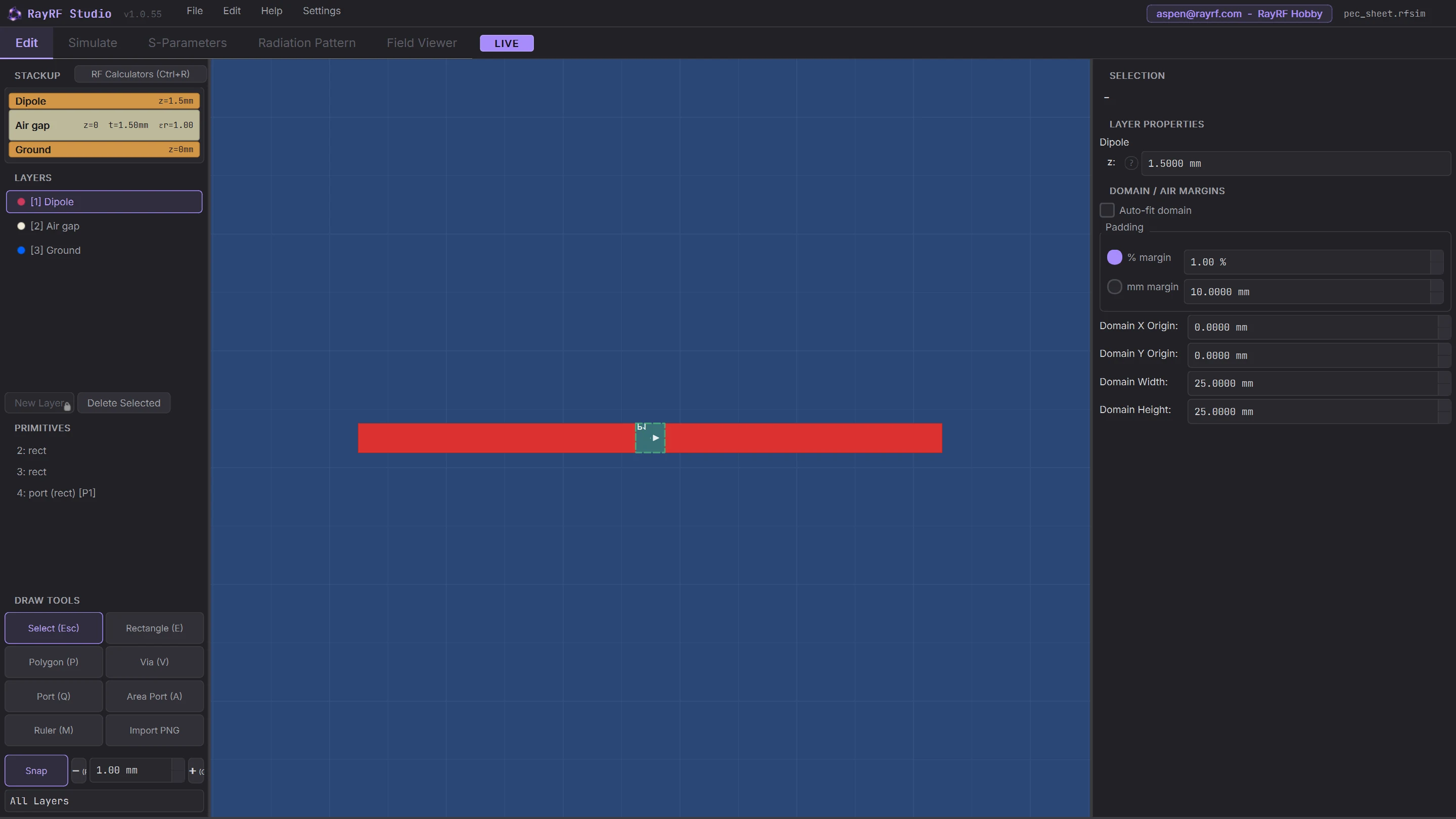 Zoomed RayRF editor view of the two dipole arms and the in-plane port at the center gap